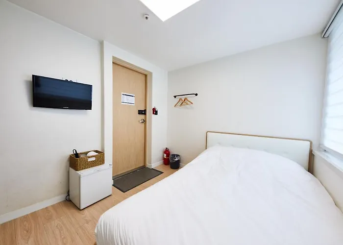 Hostal 123 *